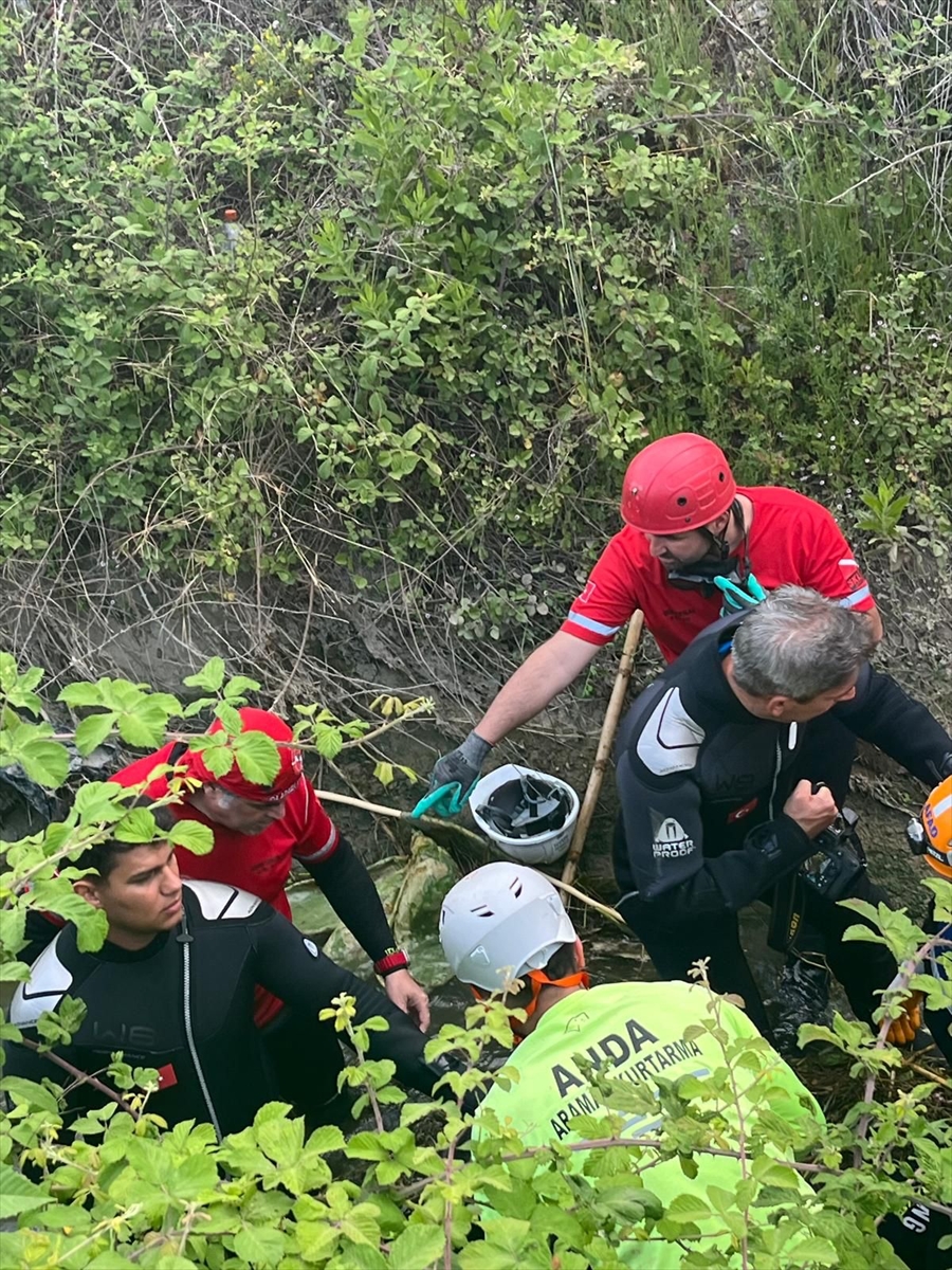 Antalya'da otomobilin sulama kanalına düşmesi sonucu kaybolan çocuğun cesedine ulaşıldı