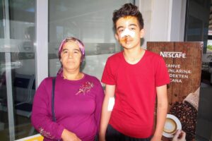 ANTALYA (AA) – Antalya'nın Serik ilçesinde sahipsiz köpeklerden kaçarken otomobil