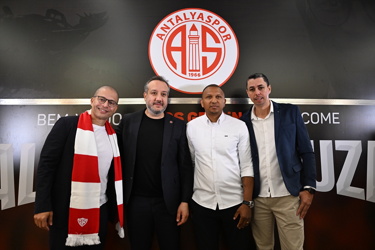 Antalyaspor'da teknik direktörlüğe getirilen Alex'in hayali büyük:
