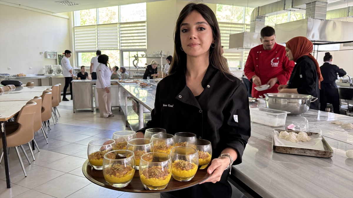 Artvin'de üniversite öğrencileri en lezzetli yöresel tatlıyı yapmak için yarıştı