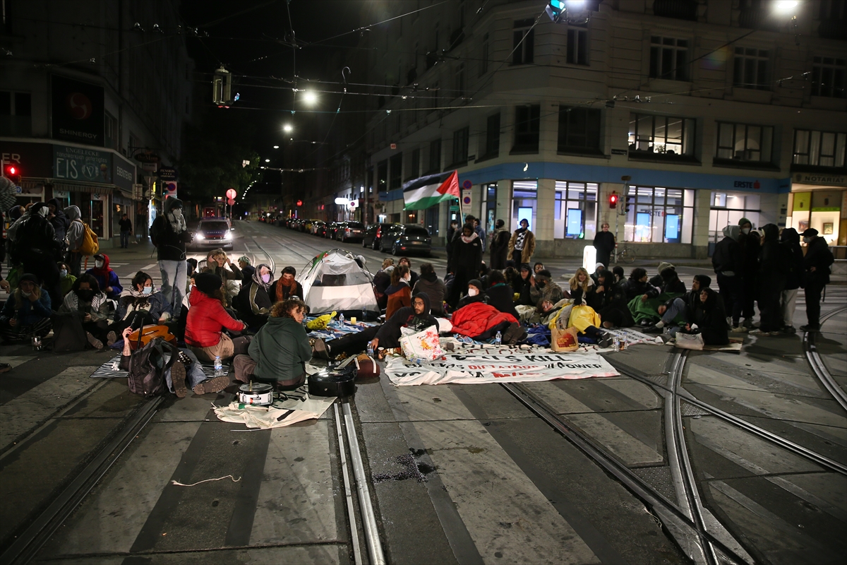 Avusturya’da polis, Viyana Üniversitesindeki Filistin’e destek gösterisine müdahale etti