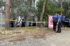 AYDIN (AA) – Aydın'ın Efeler ilçesinde, üçüncü kattaki pencereden düşen