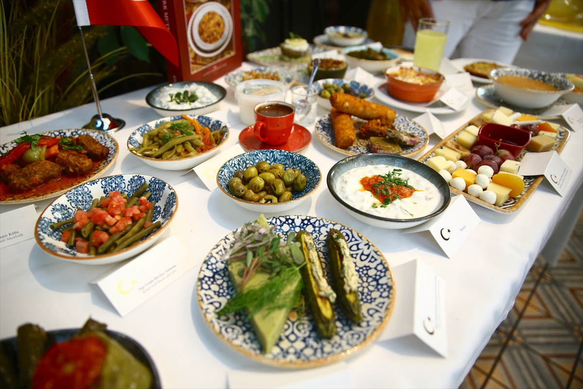 Azerbaycan'da Ege mutfağı tanıtıldı