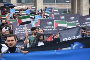 BARTIN (AA) – Bartın'da üniversite öğrencileri, İsrail'in Gazze'ye yönelik saldırılarını