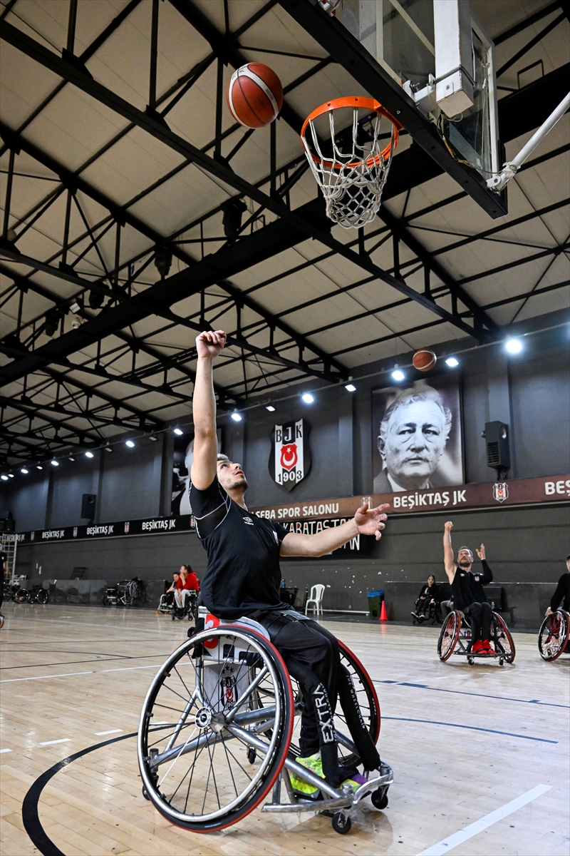 Beşiktaş Tekerlekli Sandalye Basketbol Takımı, taraftarlarla buluştu