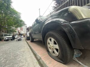 İSTANBUL (AA) – Beyoğlu'nda park halindeki 11 aracın lastiği bir