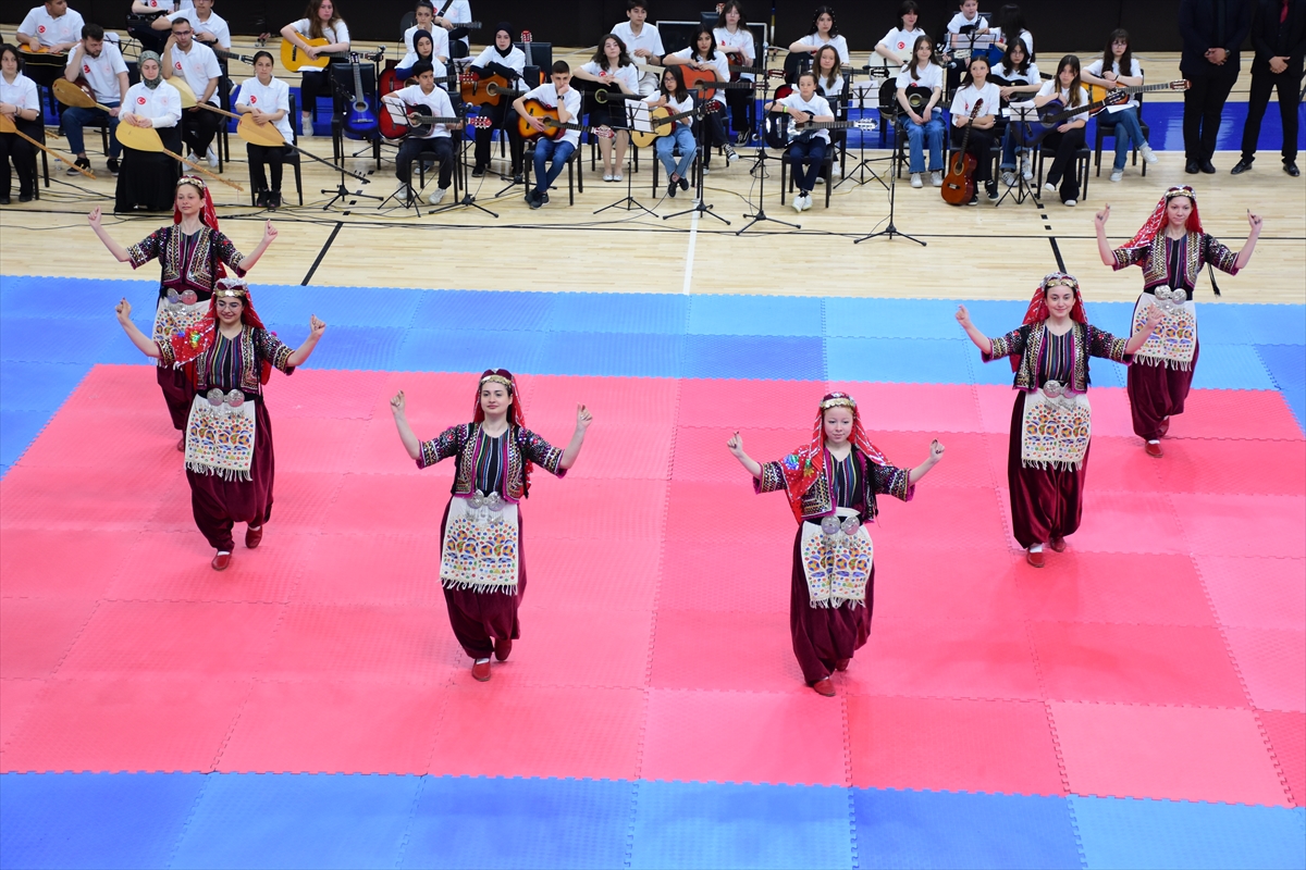 Bursa ve çevre illerde 19 Mayıs Atatürk'ü Anma, Gençlik ve Spor Bayramı kutlanıyor