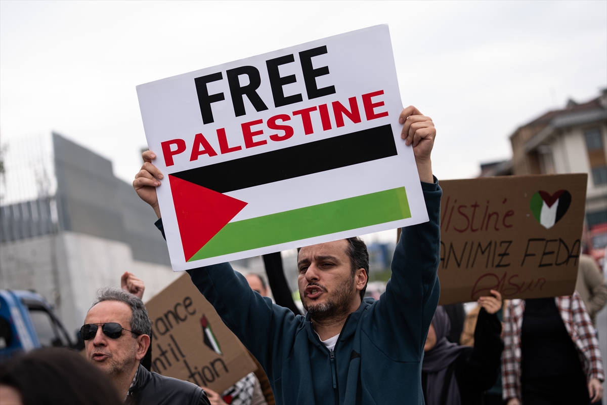 Biruni Üniversitesi öğrencilerinden Filistin'e destek yürüyüşü