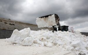 BİTLİS (AA) – Bitlis'in Tatvan ilçesinde kardan kapanan Nemrut Krater