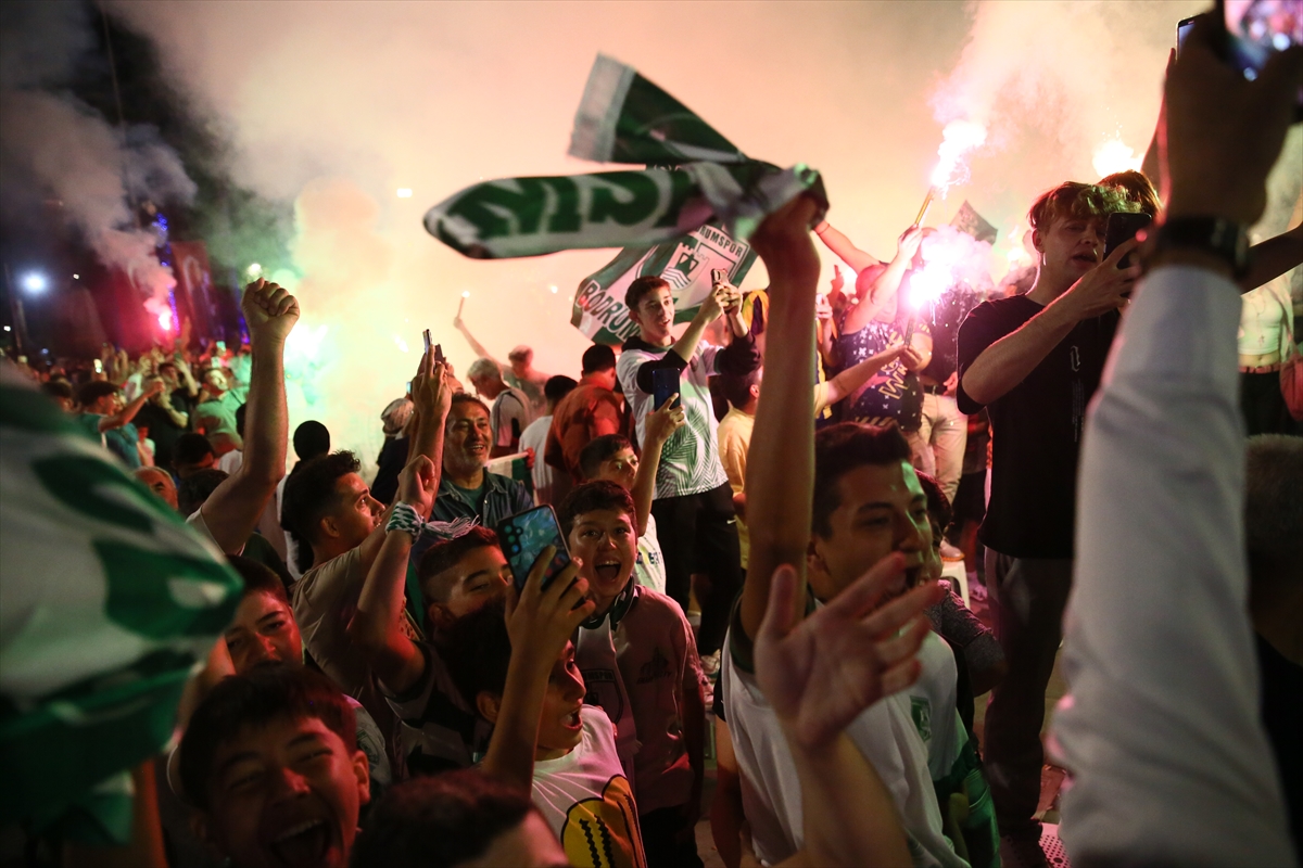 Bodrum FK taraftarları, takımlarının Süper Lig'e çıkmasını kutladı