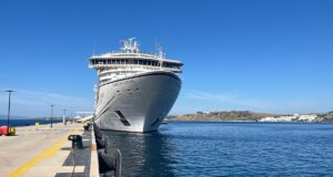 MUĞLA (AA) – Bahamalar bayraklı "Seabourn Encore" isimli kruvaziyer, Muğla'nın