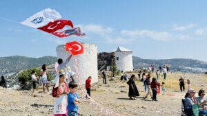 MUĞLA (AA) – Bodrum’da 18. Uluslararası Uçurtma Festivali’nde rengarenk uçurtmalar
