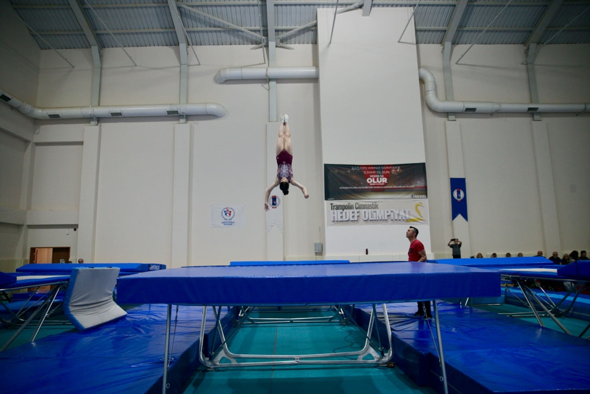 Bolu'da 2024 Okul Sporları Trampolin Cimnastik Türkiye Şampiyonası düzenlendi