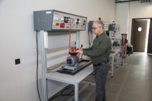 BURSA (AA) – Bursa Teknik Üniversitesinde (BTÜ) araştırma ekibinin çalışması