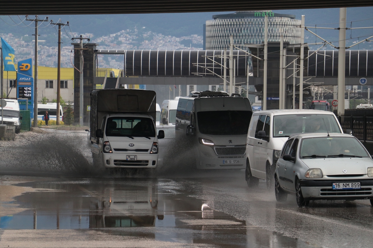 Bursa'da sağanak etkili oldu