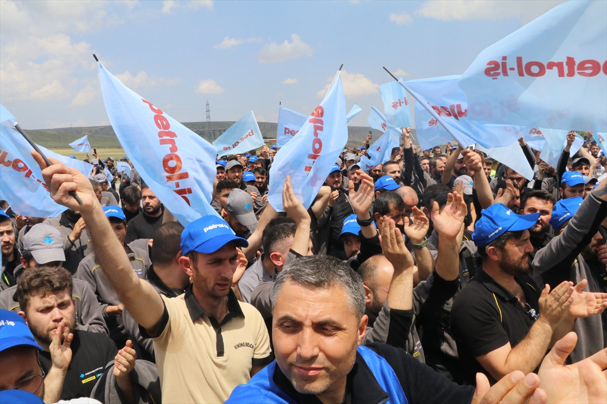 Çankırı'da lastik fabrikası işçileri greve gitti