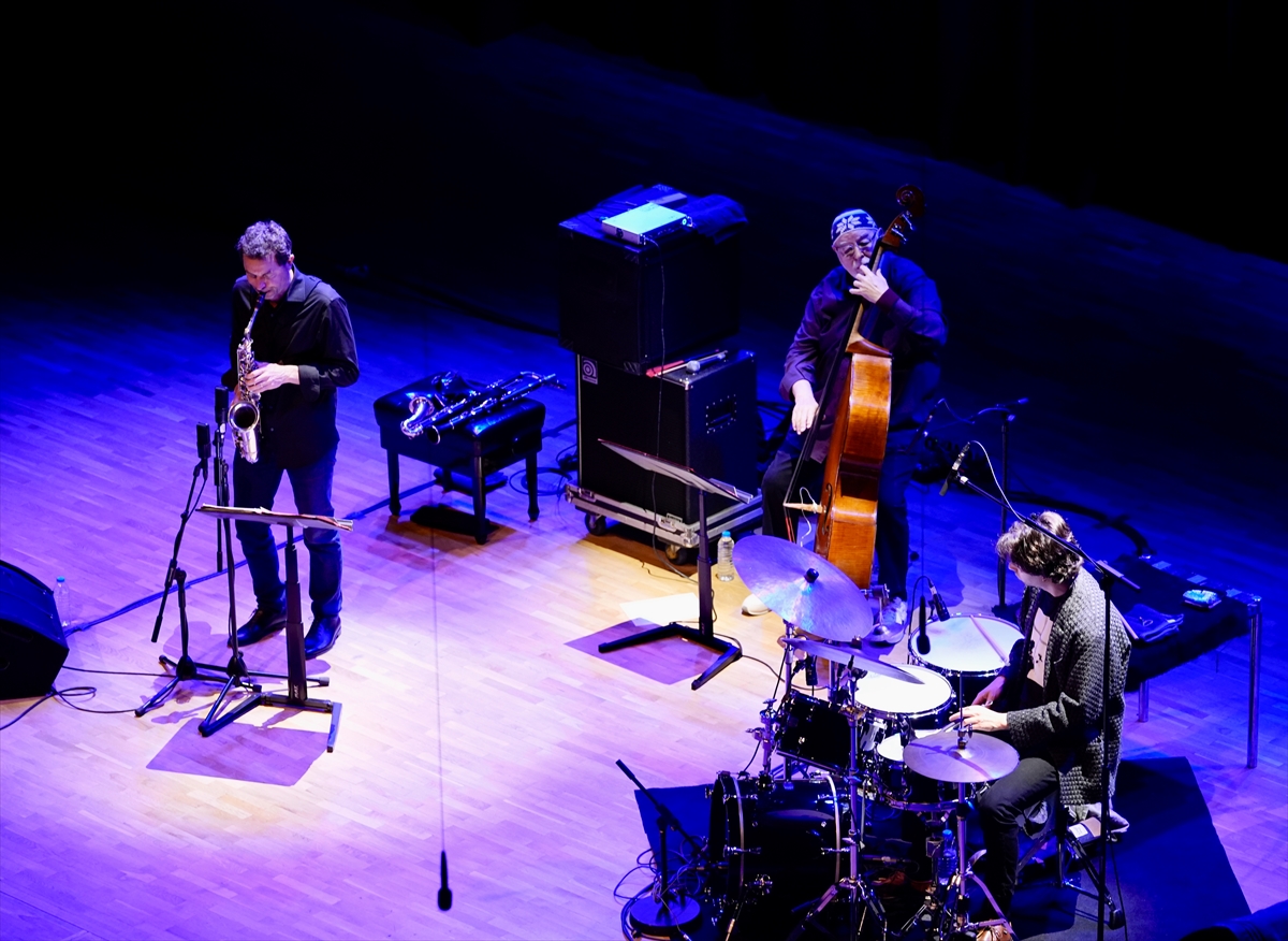 Caz sanatçısı Henri Texier, CRR'de konser verdi