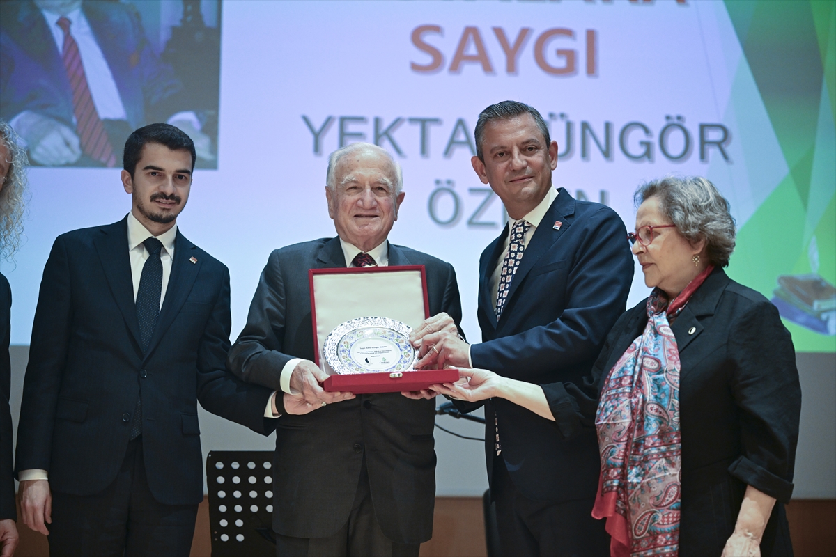 CHP Genel Başkanı Özel, Dil Derneği'nin “Ustalara Saygı Gecesi”nde konuştu: