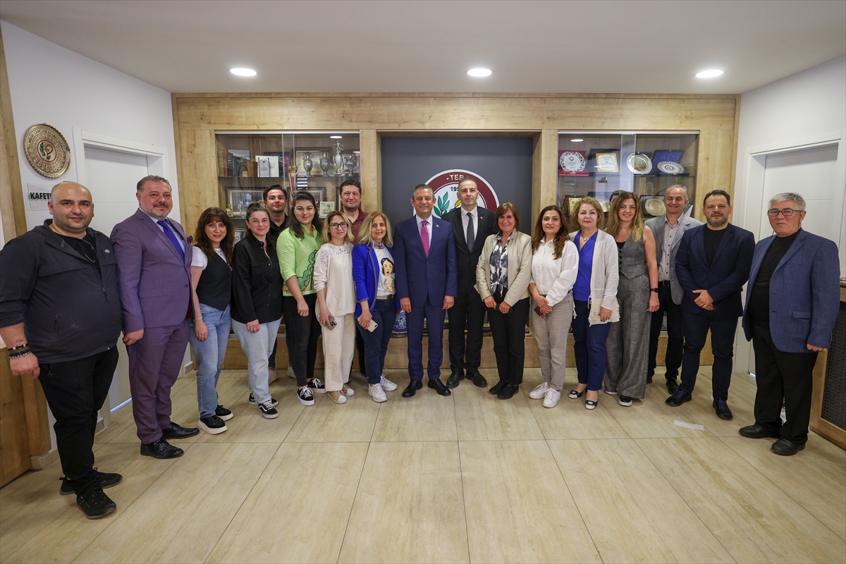 CHP Genel Başkanı Özel, Samsun Eczacı Odasını ziyaret etti