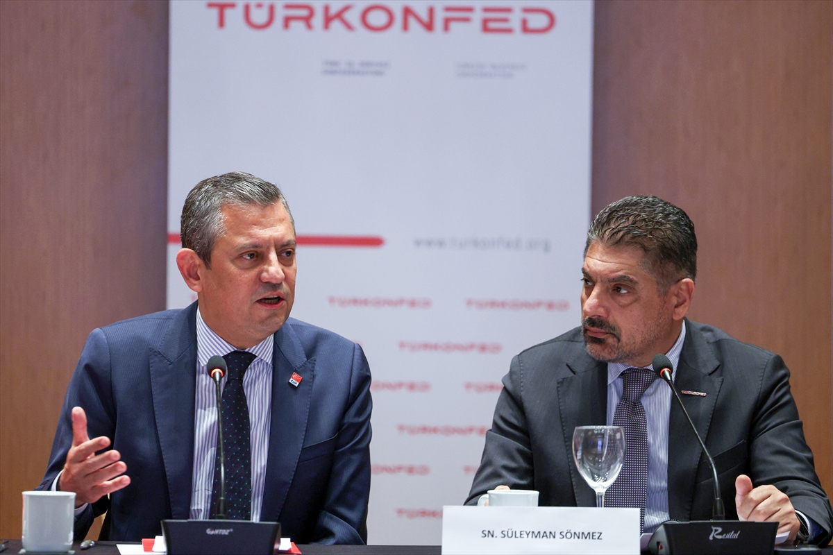 CHP Genel Başkanı Özel, TÜRKONFED yönetim kurulu toplantısına katıldı