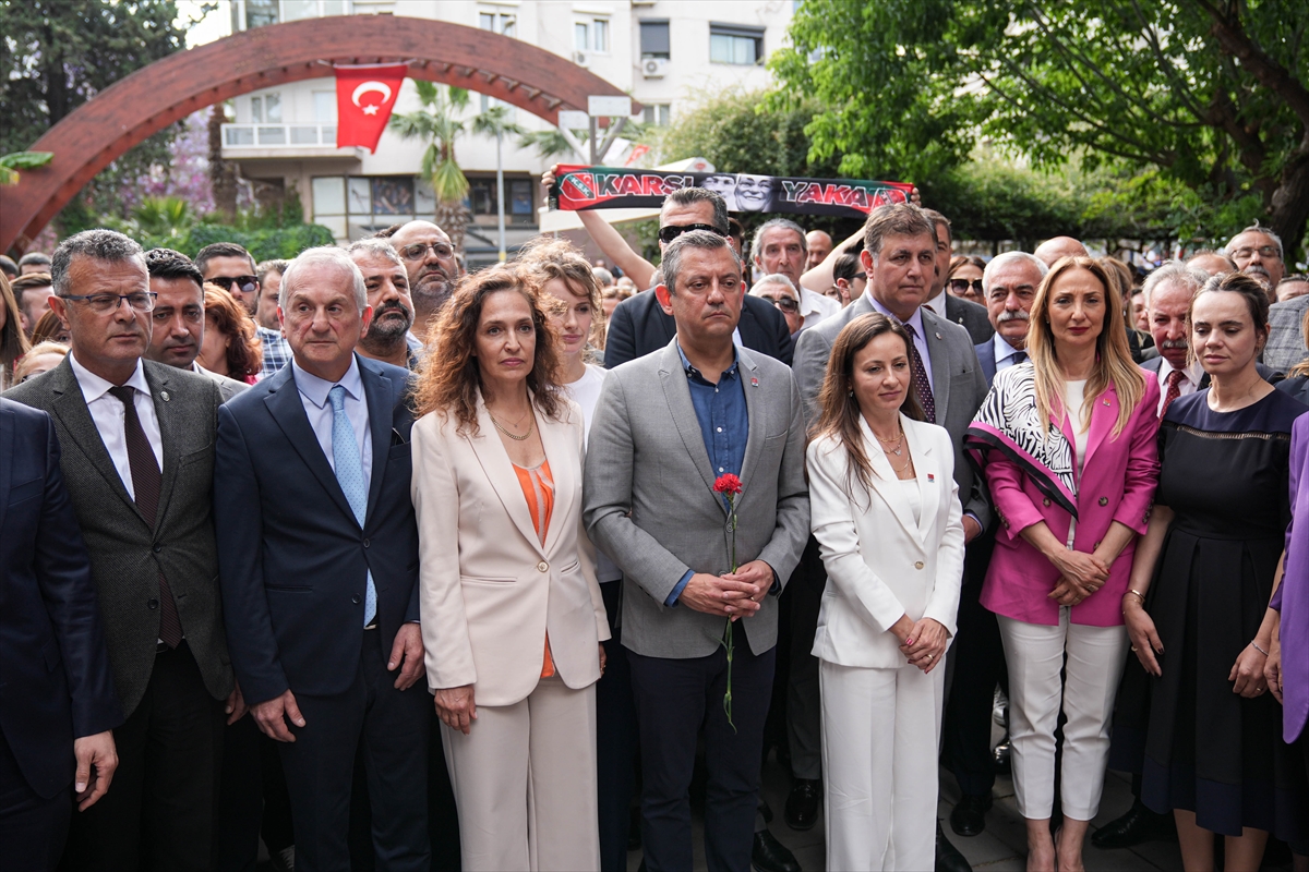 CHP Genel Başkanı Özel, Zübeyde Hanım'ın anıt mezarını ziyaret etti: