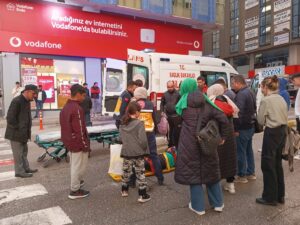 ÇORUM (AA) – Çorum'da otomobilin çarpması sonucu yaralanan anne ve