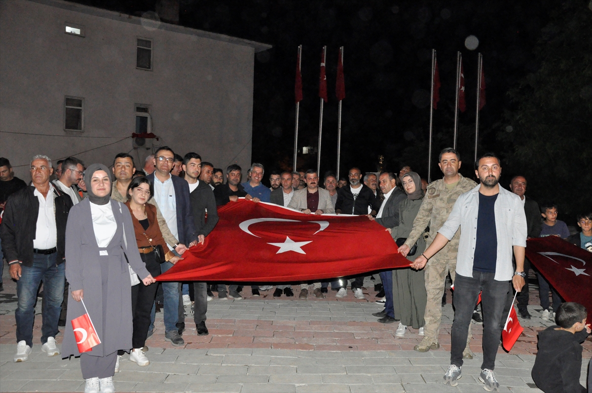 Çukurca'da meşaleli yürüyüş yapıldı