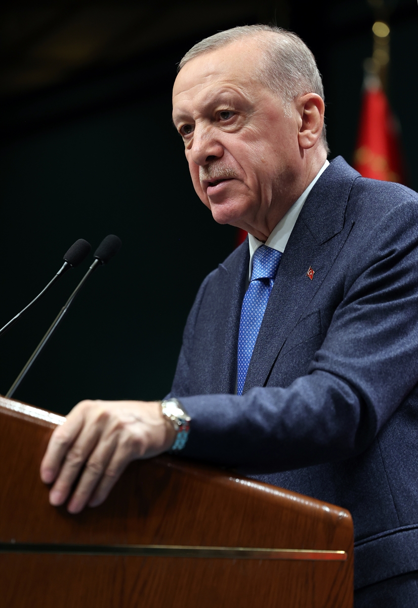 Cumhurbaşkanı Erdoğan: “Mevcut anayasanın yeni Türkiye'yi taşıması mümkün değil. 85 milyon olarak yeni yüzyılda, yeni anayasa ülküsünü gerçeğe dönüştürmemiz gerektiğine inanıyorum”