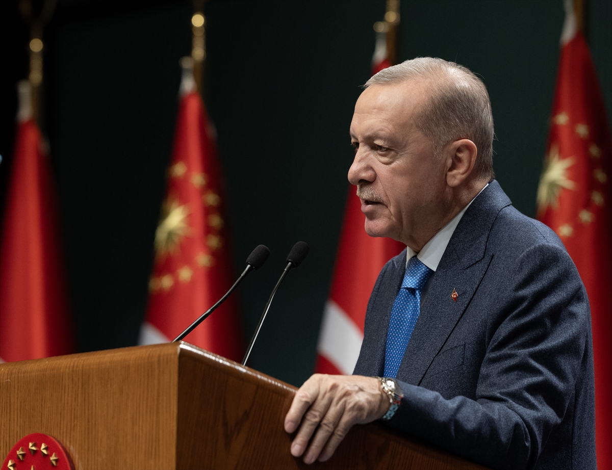 Cumhurbaşkanı Erdoğan: “Kabine toplantımızda, İran halkının yaşadığı derin acıyı paylaşmak üzere ülkemizde bir günlük milli yas ilan edilmesini kararlaştırdık”