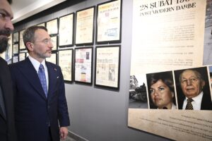 ANKARA (AA) – Cumhurbaşkanlığı İletişim Başkanı Fahrettin Altun, "Darbeler 'yeter