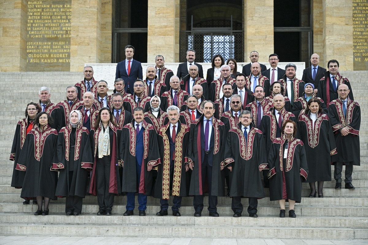 Danıştay Başkanı Yiğit ve beraberindeki heyet Anıtkabir'i ziyaret etti