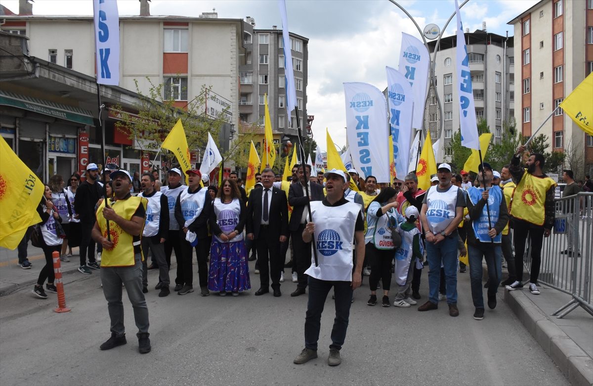 DEM Parti Eş Genel Başkanı Oruç, Van'da 1 Mayıs Emek ve Dayanışma Günü mitingine katıldı