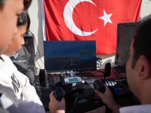 - Merkez Bağlar ilçesinin kırsal Yiğityolu İlkokulu'ndaki şenlikte, gökyüzü gözlem,