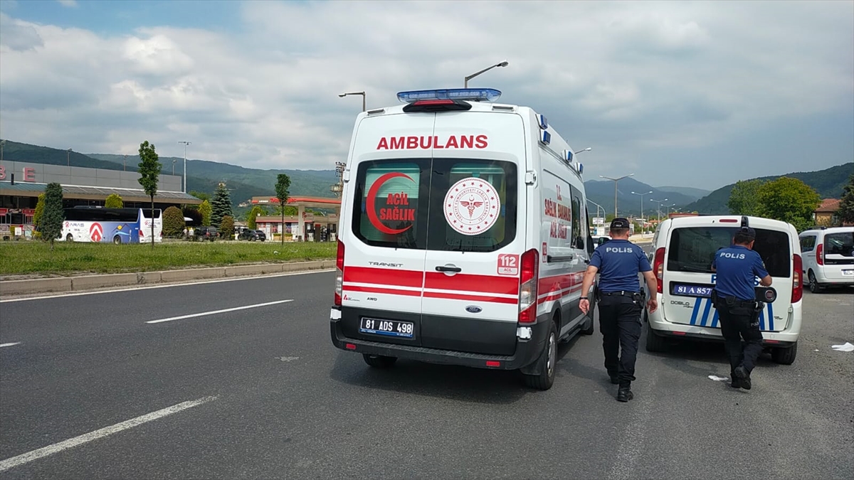 Düzce'de iş yeri sahibini tüfekle vurup kaçmaya çalışan şüpheliyi polis bacağından vurarak yakaladı