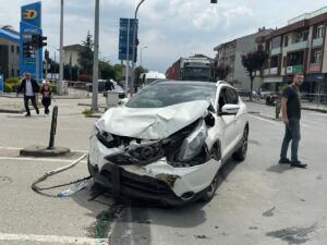 DÜZCE (AA) – Düzce'de midibüs ile cipin çarpışması sonucu 7