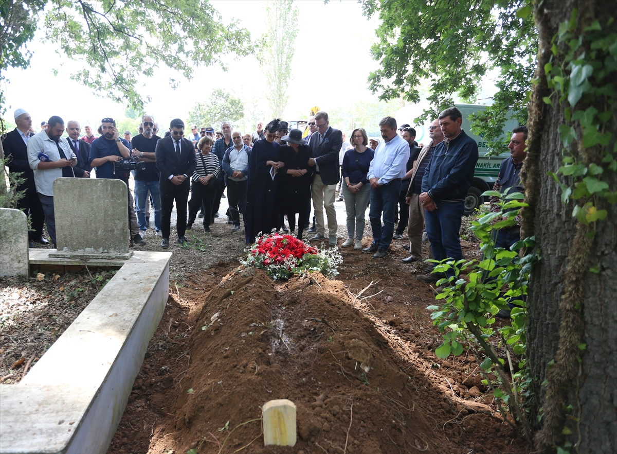 Ekonomist Korhan Berzeg için Balıkesir'de cenaze töreni düzenlendi
