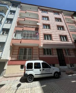 ELAZIĞ (AA) – Elazığ'da 4. kattan park halindeki hafif ticari