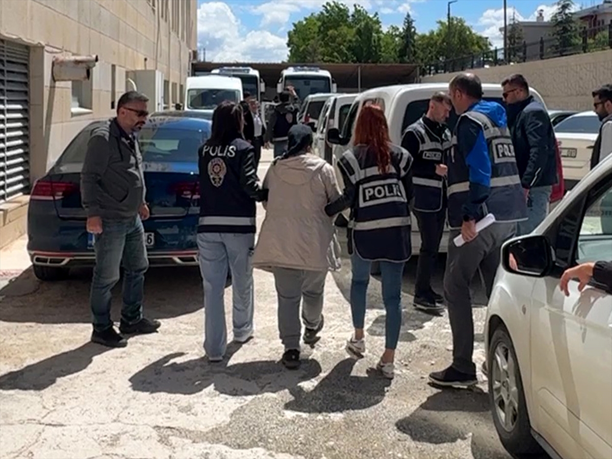 Elazığ'da toprağa gömülü cesedi bulunan genç kadının öldürülmesine ilişkin 4 zanlı adliyede