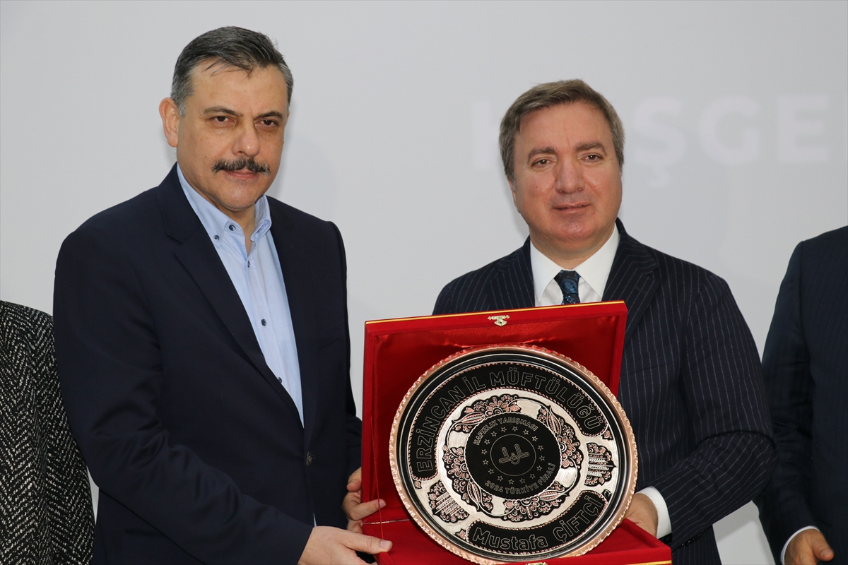 Erzurum Valisi Mustafa Çiftçi, “Hafız Kal Yarışması”nda Türkiye birincisi oldu