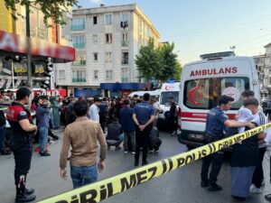 İSTANBUL (AA) – Esenyurt'ta çöp kamyonunun çarptığı çocuk yaşamını yitirdi.