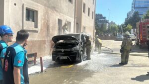 İSTANBUL (AA) – Esenyurt'ta park halindeyken yangın çıkan minibüs, kullanılamaz