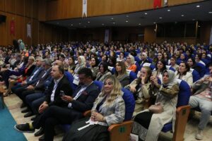 - "Biz bu çocukları neye hazırlıyoruz? Anam babam usulü bir