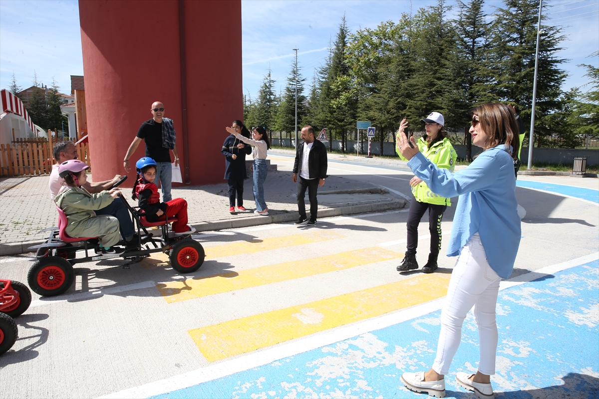 Eskişehir'deki özel parkurda 21 bine yakın öğrenciye trafik kuralları öğretildi