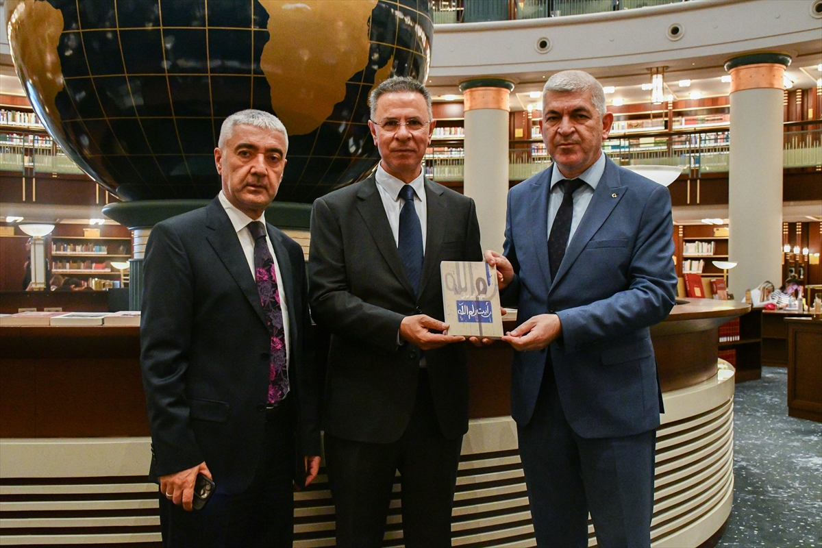 Filistin Büyükelçisi Mustafa'dan Millet Kütüphanesine kitap bağışı