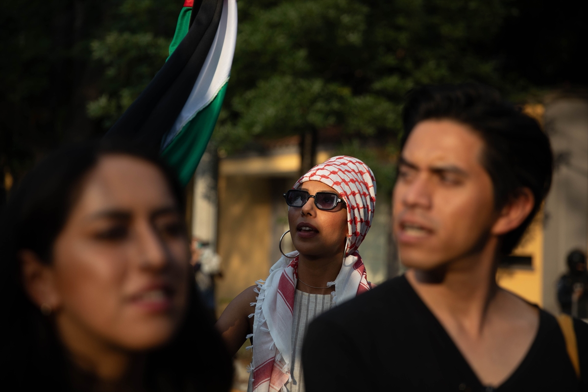 Meksika'da İsrail Büyükelçiliği önündeki Filistin'e destek gösterisinde olay çıktı