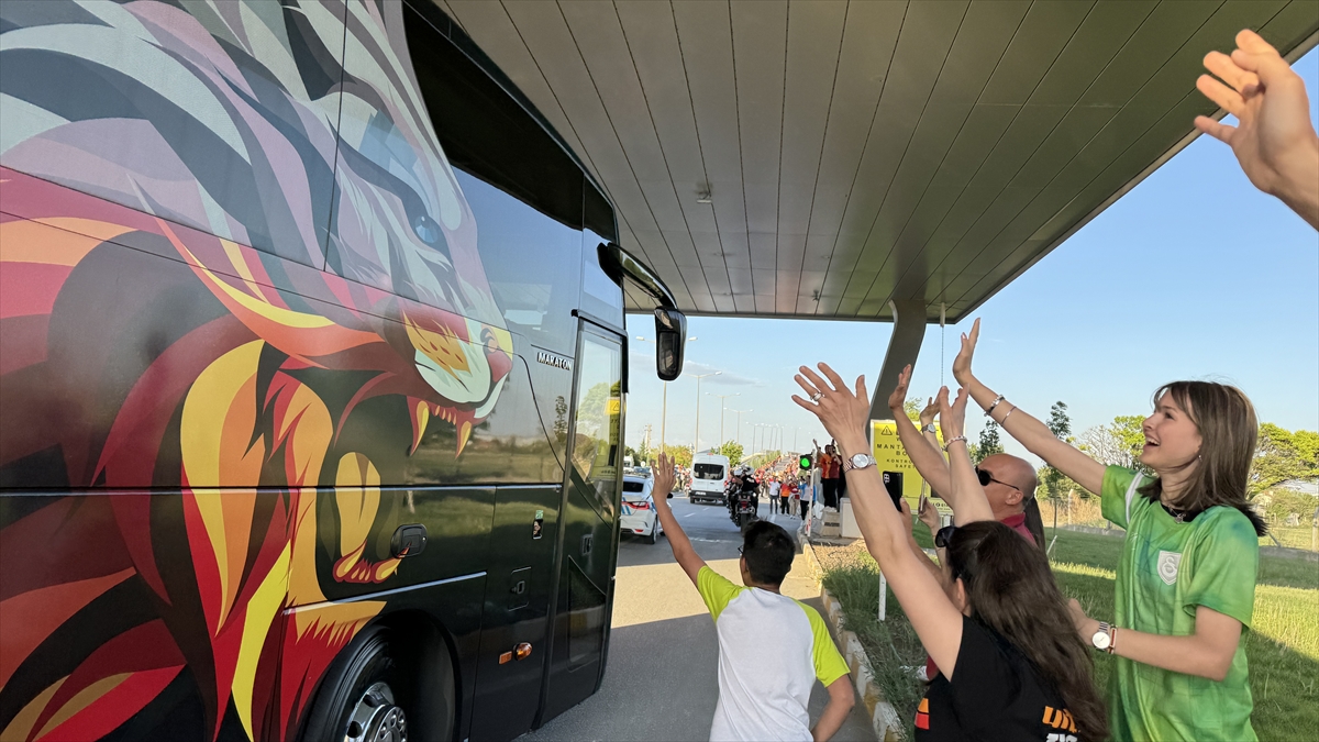 Galatasaray kafilesi, Konya'ya geldi