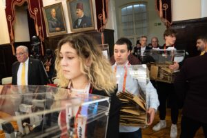 - Dursun Özbek ile Süheyl Batum'un yarıştığı genel kurulda oy