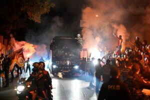 İSTANBUL (AA) – Galatasaraylı taraftarlar, Trendyol Süper Lig'in 37. haftasındaki