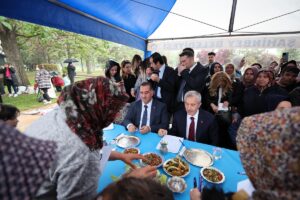 - Yarışmada dereceye giren kadınlara köfte leğeni ve çeşitli hediyeler