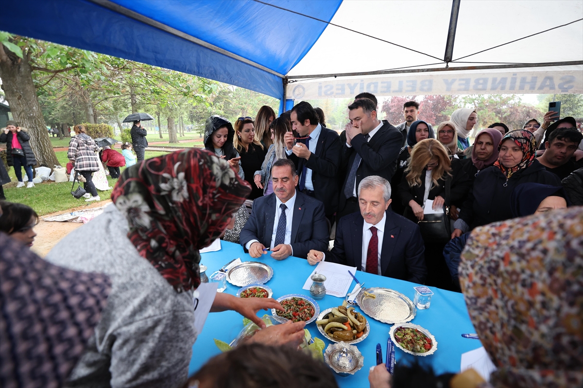 Gaziantepli kadınlar coğrafi işaretli “yağlı köfte”yi yapmak için zamanla yarıştı